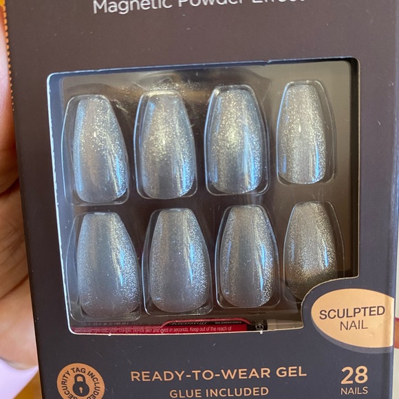 Kiss Velour Fantasy Magnetic Powder Effect Nails - Picture 7 of 8